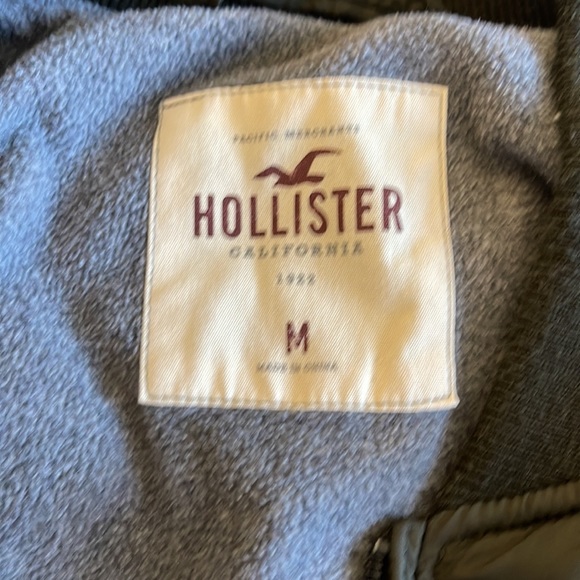 Hollister olive puffer jacket - Picture 2 of 7
